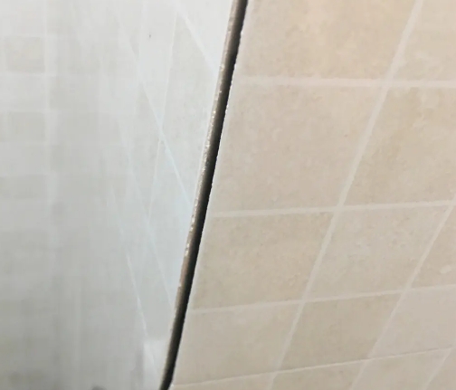 册亨瓷砖空鼓维修公司分享阳台瓷砖脱落的修复过程可以分为以下几个步骤