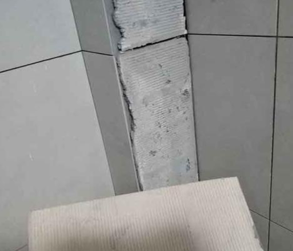 册亨瓷砖空鼓维修公司分享下厨房瓷砖脱落的补救措施。